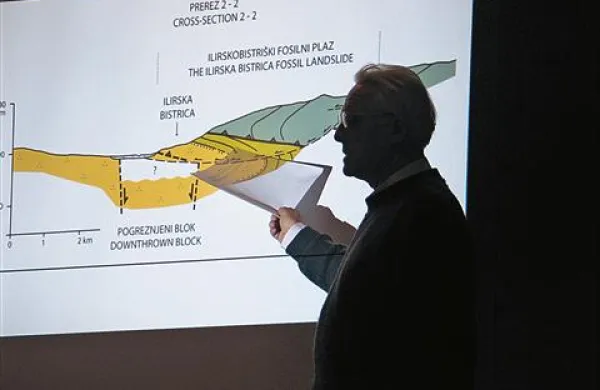 Dr. Ladislav Placer je Bistričanom predstavil bistriški fosilni plaz