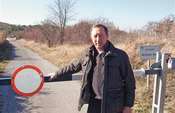 Okoliški prebivalci upajo, da bodo zapornico na mejnem prehodu v Hrvojih čimprej odstranili