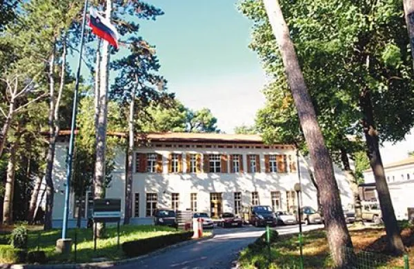 S slovesnostjo v Vojašnici slovenski pomorščaki v Ankaranu so se danes spomnili ustanovitve 430. mornariškega diviziona Slovenske vojske (SV) pred 19 leti