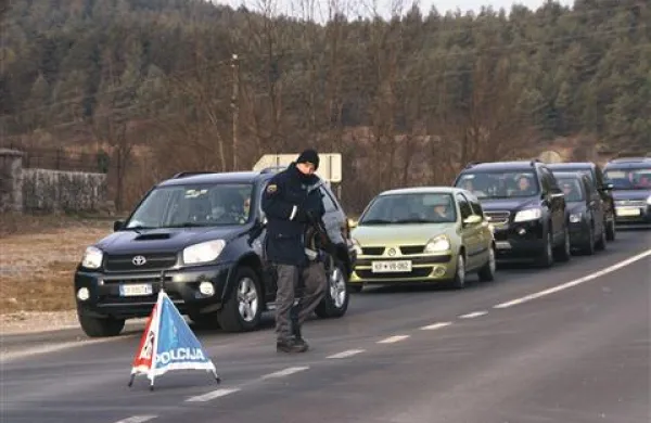 Policisti so postavili blokade