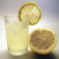 Naravna limonada je sicer zdrava, vendar ni primerna za použitje zdravila 