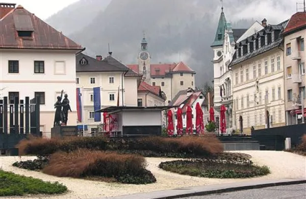 Idrija bo naziv alpskega mest predala francoskemu mestu Annecy