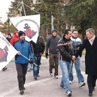 Topiću in protestnikom se je na Vojkovem nabrežju pridružil tudi Aleksander Lisjak, odvetnik pogodbenih delavcev in sindikata žerjavistov 