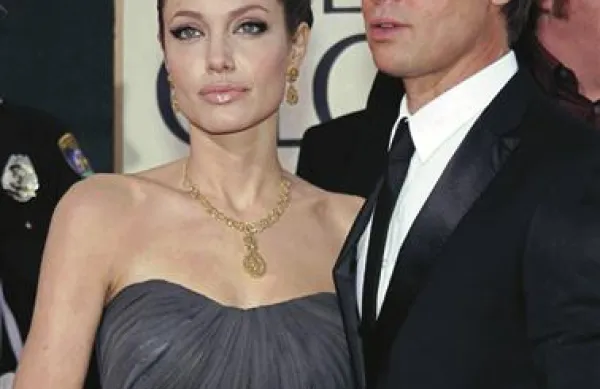 Slavni igralski par Angelina Jolie in Brad Pitt se bo 17. februarja udeležil hrvaške premiere režijskega in scenarističnega prvenca Jolieve V deželi krvi in medu 