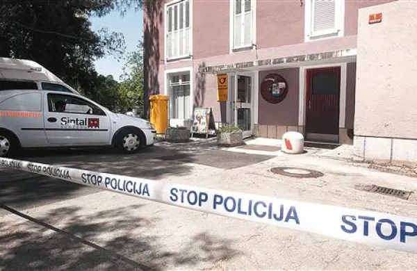 Policisti iščejo še dva roparja nesrečne pošte v Semedeli