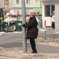  ... raje ostati doma (prizor z ajdovskih ulic) ...,  