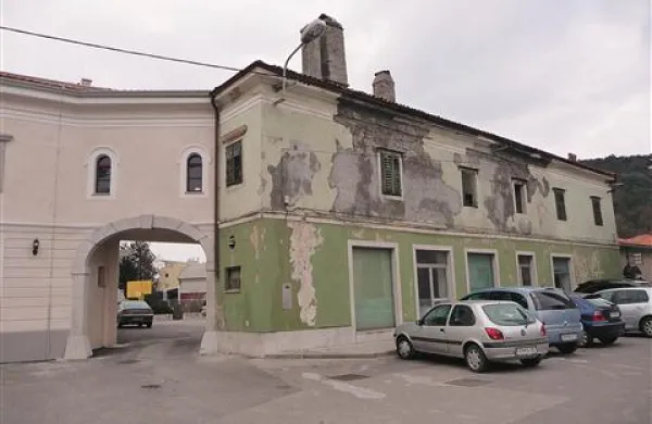 Stavba ob nekdanji gostilni Mahorčič bo kmalu drugačnega, bolj uglednega videza