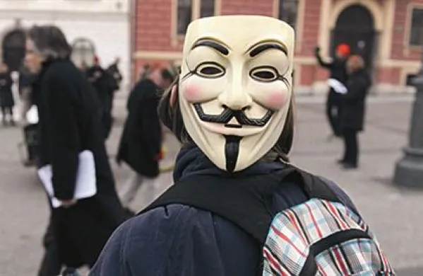    Pripadniki gibanja Anonymus naj bi jutri po nekaterih napovedih napadli spletne strani slovenske vlade