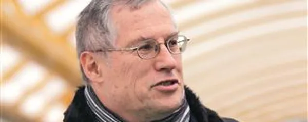 Dr. Zoran Božič je profesor slovenščine in primerjalne književnosti na Univerzi v Novi Gorici
