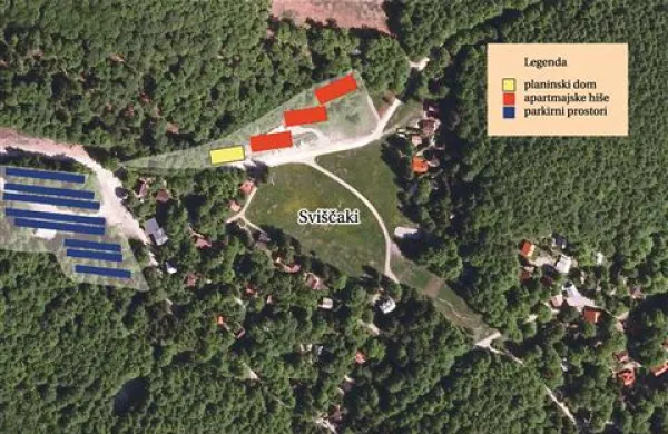 Grafična podoba  idejne zasnove novo urejenih Sviščakov z osrednjo jaso (v sredini), novimi bivalnimi objekti nad njo (rdeče stavbe), urejenimi parkirišči (modro) in povezovalnimi cestami