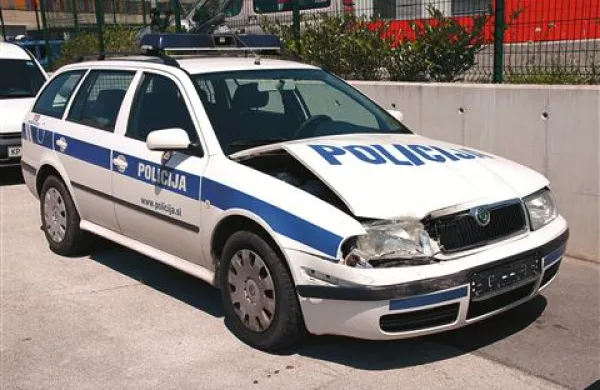 Običajen trk lahko zaradi pomanjkanja denarja policijsko vozilo spravi s ceste tudi za nekaj mesecev