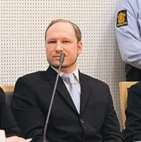 Norveški množični morilec Anders Behring Breivik je danes med zaslišanjem na sodišču v Oslu sodišče pozval, naj ga nemudoma izpusti