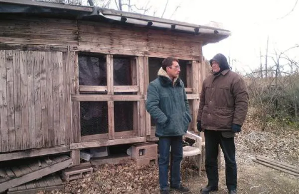  Socialni delavec Aljoša Golubič na obisku pri brezdomcu Nedeljku Savičiču