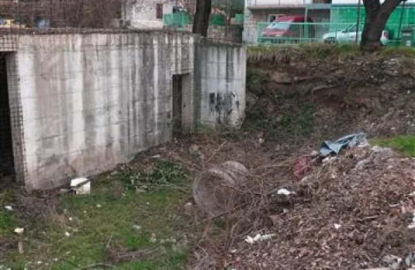 V Kraški ulici v Izoli bodo vendarle dokončali objekt, ki se ga je prijelo ime bunker