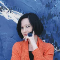 Maja Gal Štromar: Čutim, da uglasbene besede zadobijo nov polet. Širša krila. Nove pokrajine, zamah, zemljevide, labirinte. Beseda postane meso.