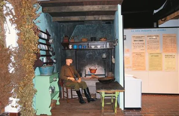 Oddelek novejše zgodovine med drugim prikazuje  drugo  svetovno vojno 