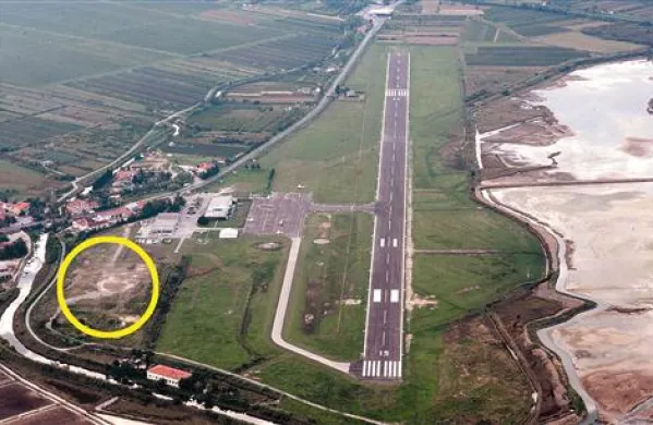 Vsaj tretjino zemljine, ki jo bodo izkopali iz markovške hribine, bodo lahko odpeljali v bližino sečoveljskega letališča