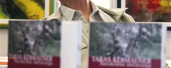  Taras Kermauner na svojem zadnjem javnem nastopu, predstavitvi knjige Navzkrižna srečavanja  23. aprila 2008 v sežanski Kosovelovi knjižnici