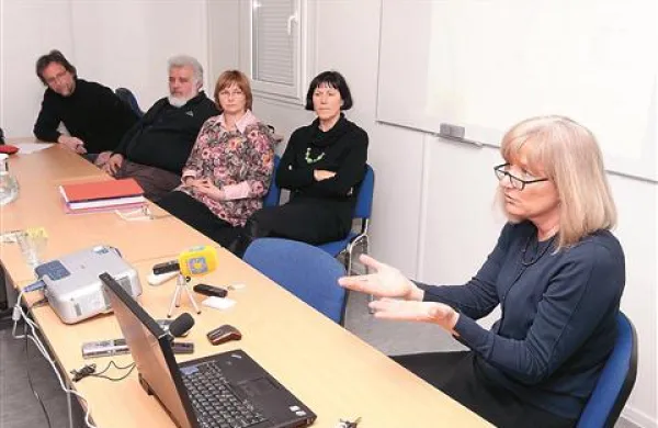 Dr. Milena Horvat iz Inštituta Jožef Stefan (prva z desne)  opozarja, da bodo znanstveniki brez zadostnega števila prostovoljcev povsem nemočni  