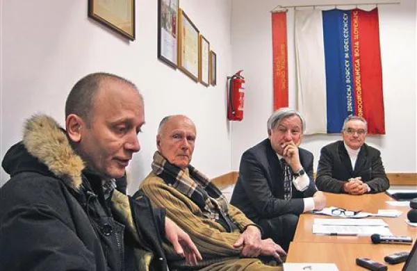 Z leve: zgodovinar dr. Sandi Volk, Dušan Fortič,  publicist Uroš Lipušček in tajnik koprskega združenja Lucijan Pelicon 