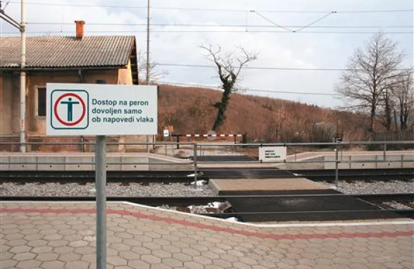 Prehod ostaja zaprt, pravijo na Slovenskih železnicah
