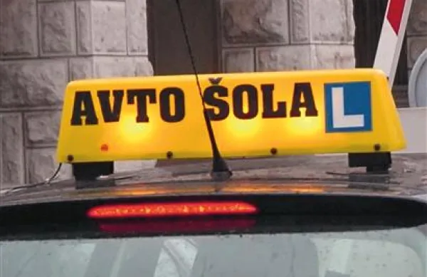 Po aferi s ponarejenimi diplomami pred leti so nekatere avto šole znova pod drobnogledom kriminalistov