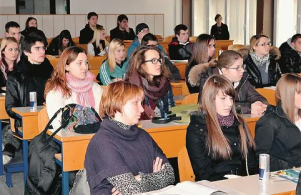 Na Fakulteti za mangement so dijaki napolnili klopi predavalnic