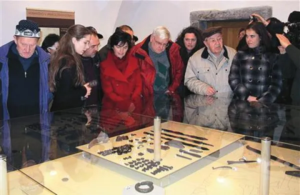 Prvi obiskovalci, ki so si ogledali keltsko najdbo