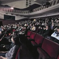 Za rock koncert je bilo v dvorani  preveč svetlo