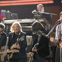 Nastopila sta tudi Paul McCartney in Bruce Springsteen, ki je prireditev odprl s pesmijo We Take Care of Our Own