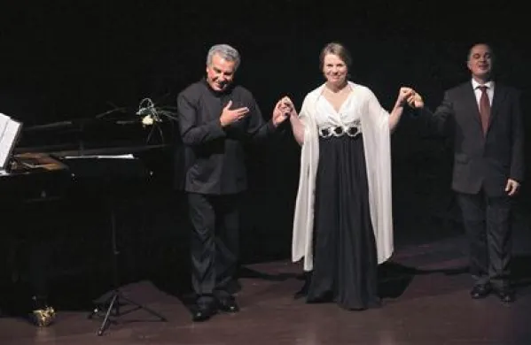 Marcos Fink, Bernarda Fink in Anthony Spiri ob poklonu novogoriškemu občinstvu 