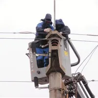 Močan veter je vzel elektriko tisočim