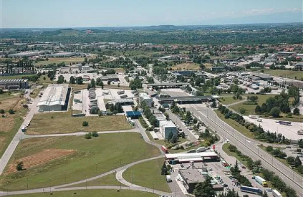 Del zemljišč na MMP Vrtojba (levo spodaj) je Projekt kupil od občine in jih kasneje prodal za bistveno višjo ceno. Občina sedaj zahteva 2,12 milijona evrov odškodnine. 