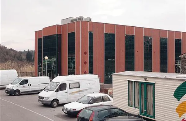 Podjetje AGB Lab, ki domuje v Luciji,  naj bi se preselilo, menda v Koper