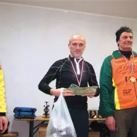 Najhitrejši mlajši veterani: tretji Marko Peric je napol zbežal iz  kadra, v sredini je zmagovalec Tomaž Ferjančič, desno pa Dolenjec Stanislav Kralj