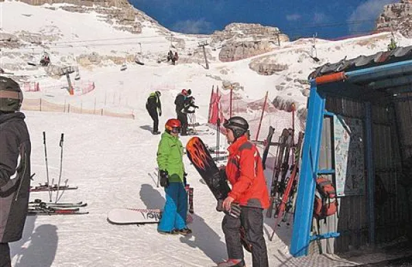  Na Kaninu tudi letos računajo, da bodo, podobno kot lani, na smušišče pritegnili več gostov aprila in v začetku maja, ko bodo ostala smučišča že zaprta 