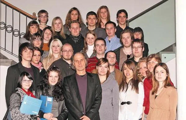 Rektor UP Dragan Marušič z letošnjimi štipendisti in štipendistkami