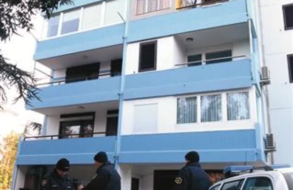 Otrok je padel iz bloka na Kvedrovi ulici