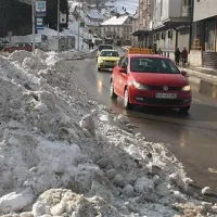 Zimske ceste, v ponedeljek v Idriji temeljito očiščene, občini izstavljajo visoke račune