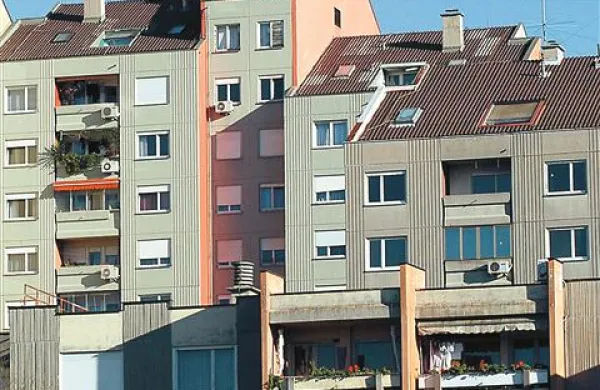  Cene rabljenih stanovanj so - na ravni države - v povprečju zdrsnile pod 1700 evrov za kvadratni meter