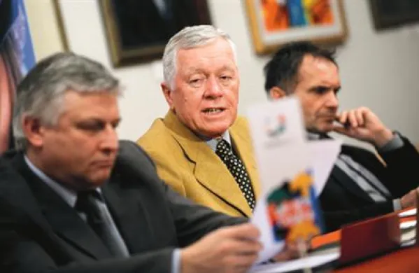 Generalni sekretar FISU Eric Saintrond, predsednik OC zimske univerzijade Tone Vogrinec in predsednik Slovenske univerzitetne športne zveze (SUSA) Otmar Kugovnik
