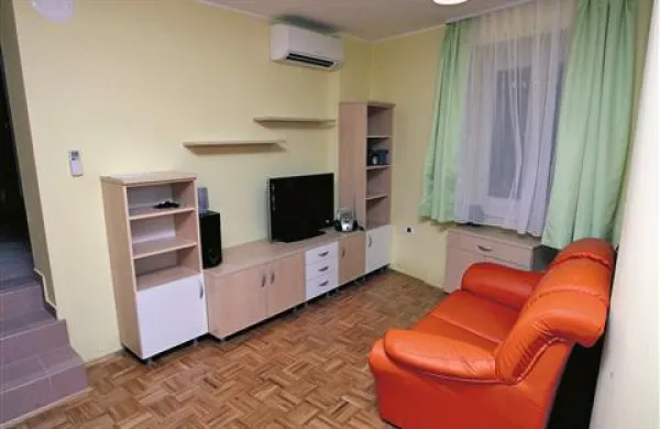 Združenje varnih hiš Nova Slovenije na področju zagotavljanja varnosti ogroženih žensk in otrok deluje od leta 2005, njihove varne hiše pa so na diskretnih lokacijah po vsej Sloveniji. Na fotografiji notranjost varne hiše v Piranu.