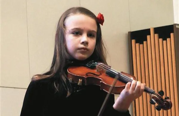 Devetletna violinistka Maša Stopar je na letošnjem regijskem tekmovanju mladih glasbenikov edina osvojila vse točke  