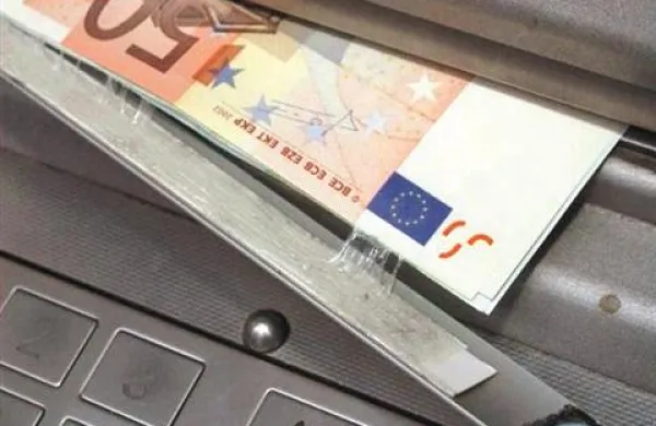“Past za gotovino” - zaradi letvice denar ostane v bankomatu