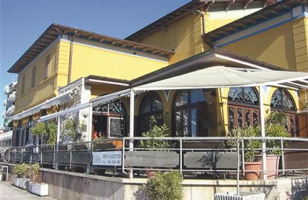 V piranskem Caffe teatru je tekla kri