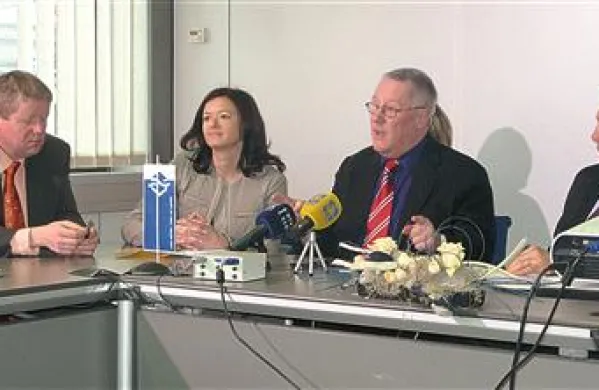 Janez Požar, Tanja Fajon, Brian Simpson in Tomaž Martin Jamnik (z leve) so se strinjali, da je za Slovenijo vitalnega pomena, da je vključena tudi v koridor Baltik-Jadran, ki poteka od severa proti jugu, in ne samo v Sredozemski koridor (nekdanji peti koridor), ki povezuje evropski zahod z vzhodom