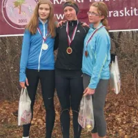 Dekleta Vita Štefane, Ana Noner, Tinkara Gregorčič (z leve)