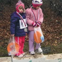 Najmlajši tekmovalki  Gaja Furlan (letnik 2008, levo) in Ina Starič