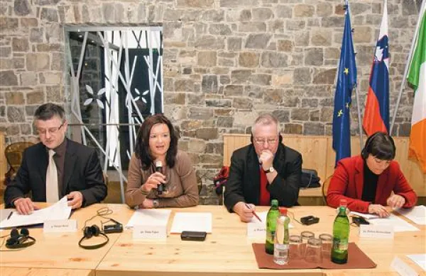 O turizmu na Krasu so govorili  Danijel Božič, Tanja Fajon, Brian Simpson in Debora Serracchiani