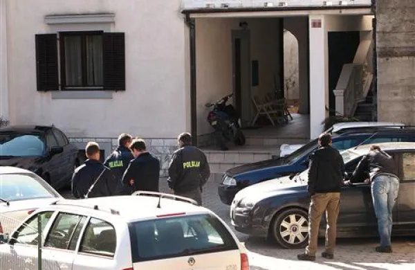 Kmalu po včerajšnji aretaciji Portorožana so se v njegovi hiši lotili tudi hišne preiskave